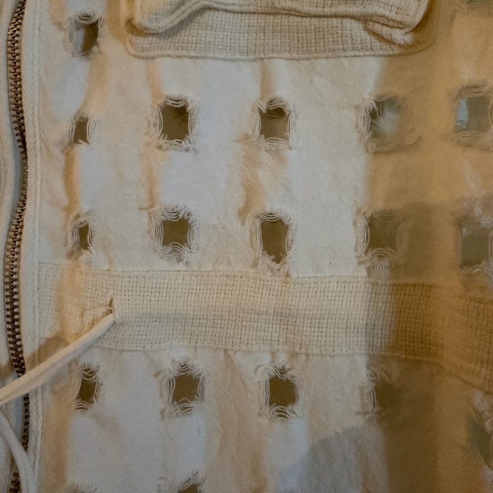 Sleeveless Cream Top with Pockets - Picture 2 of 6